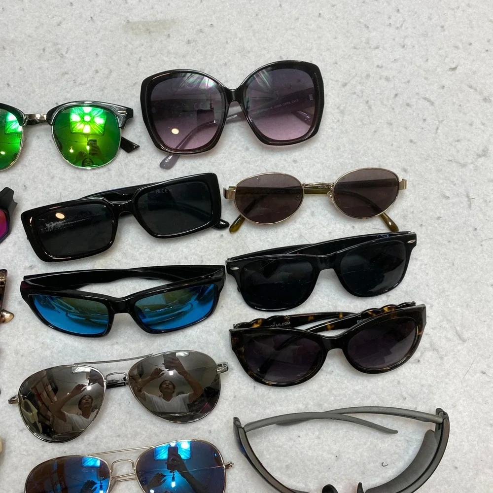 Lot Of 20 Mixed Brand Sunglasses Lot Unisex OS Multi Aviator Sport Bundle